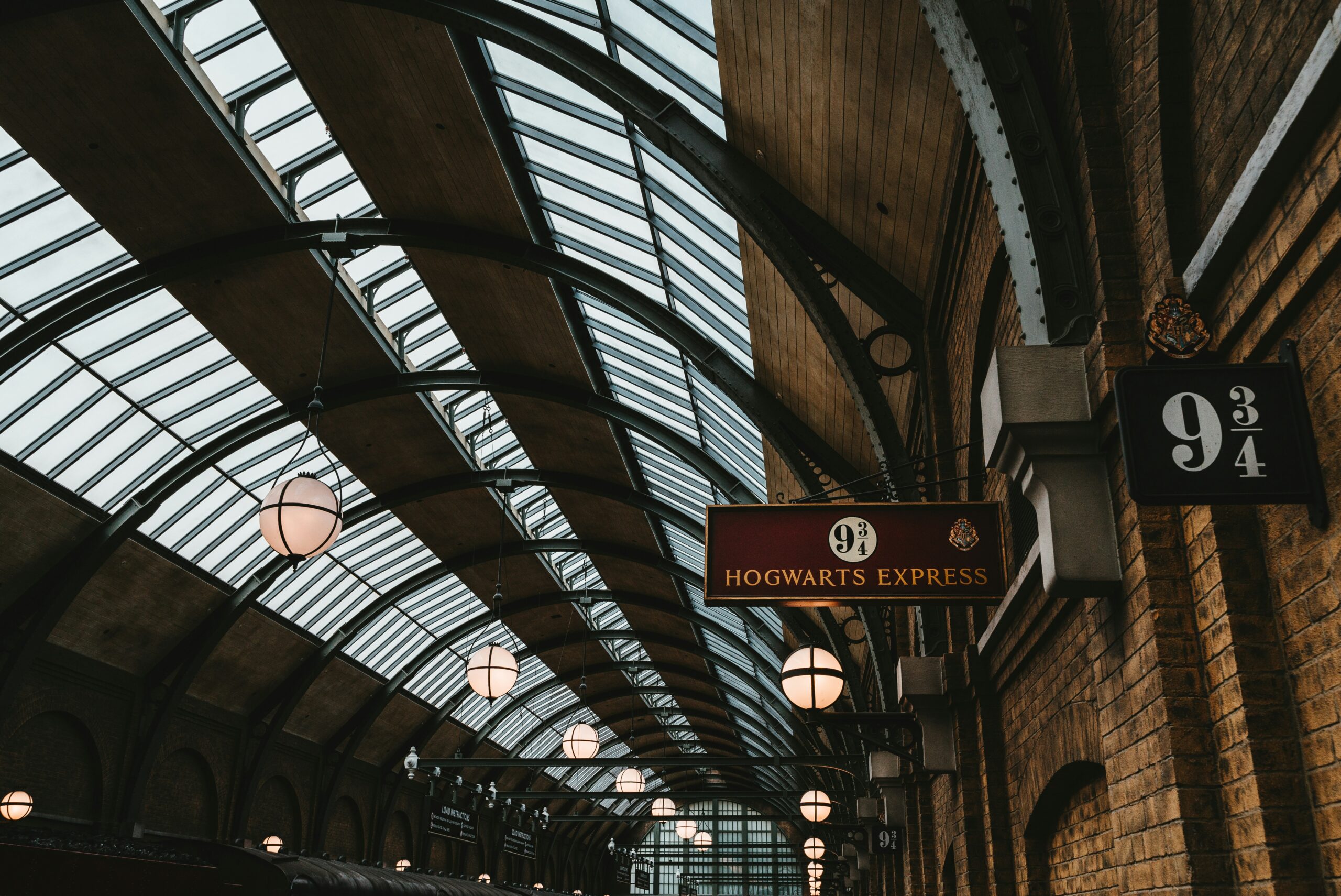 Gdzie obejrzeć serial Harry Potter? Przewodnik po nowej adaptacji
