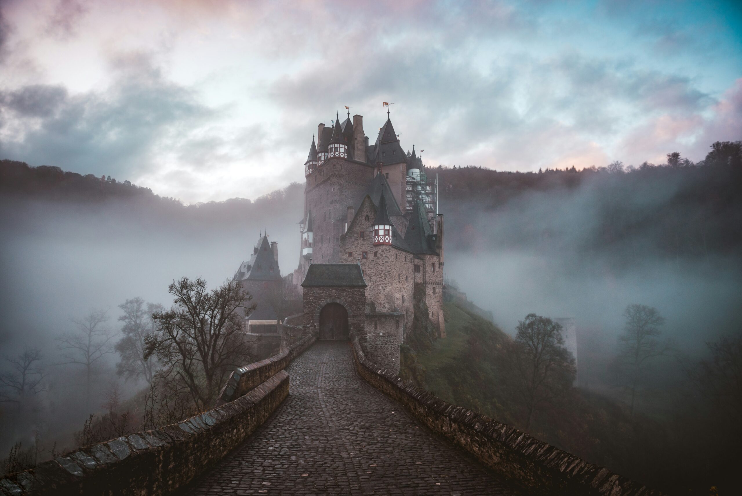Najlepsze seriale fantasy – ranking od Rodu Smoka po Wiedźmina
